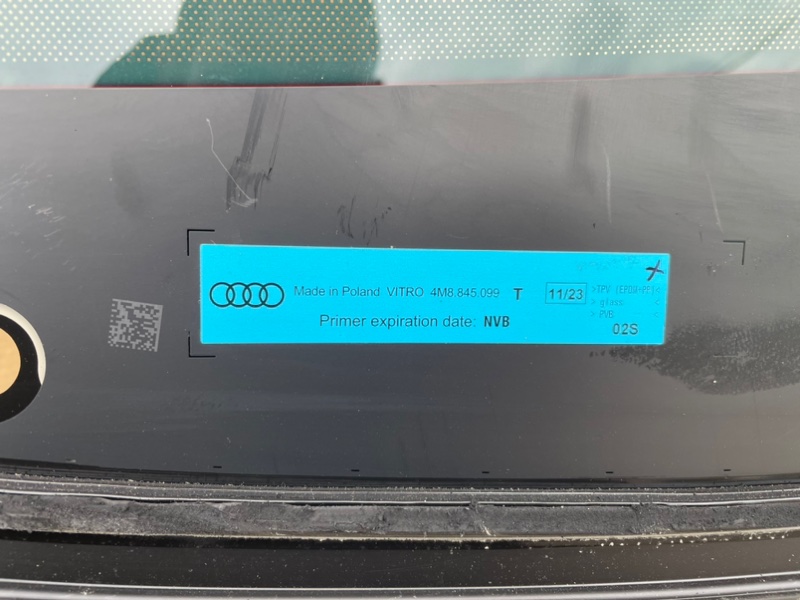 Стекло лобовое Audi Q8 2021
