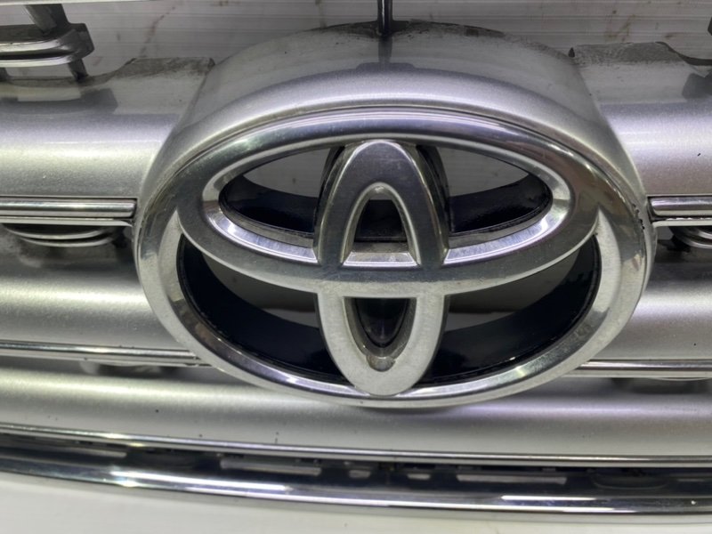 Решетка радиатора Toyota Land Cruiser 200