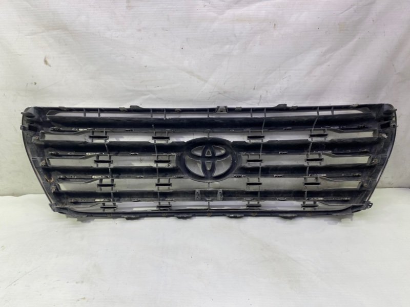 Решетка радиатора Toyota Land Cruiser 200