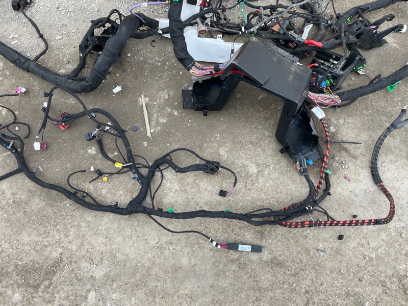 Проводка салона Audi Q8 2021