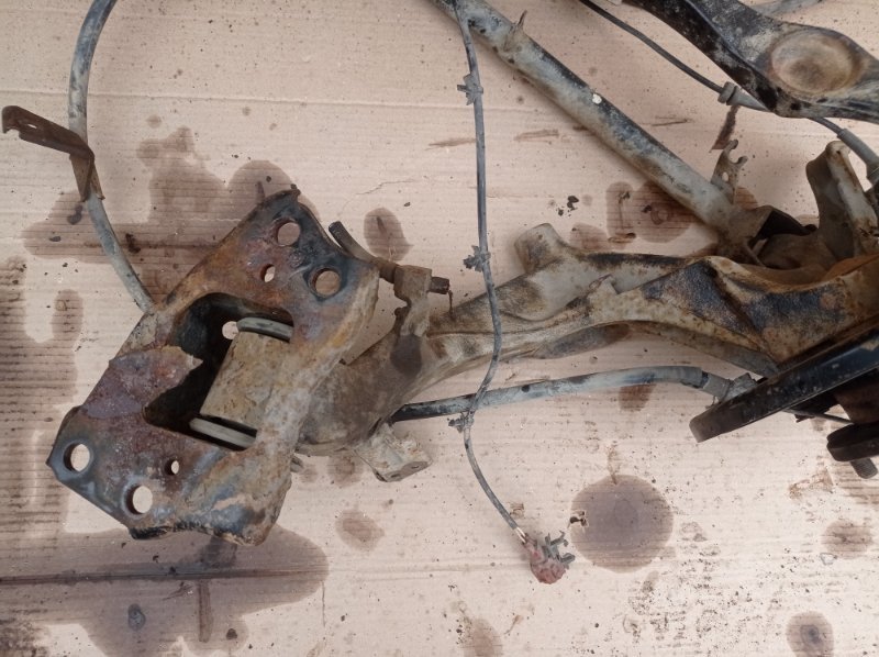 Кулак поворотный Nissan AVENIR 2000 W11