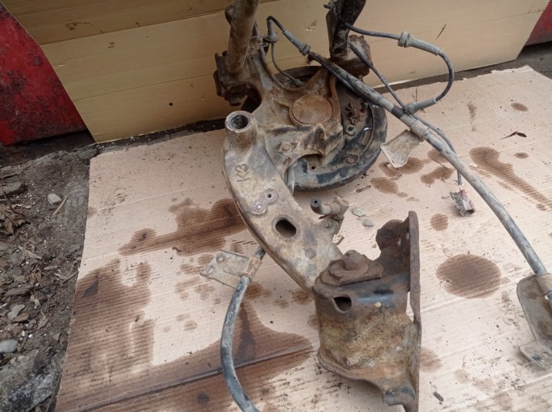 Кулак поворотный Nissan AVENIR 2000 W11