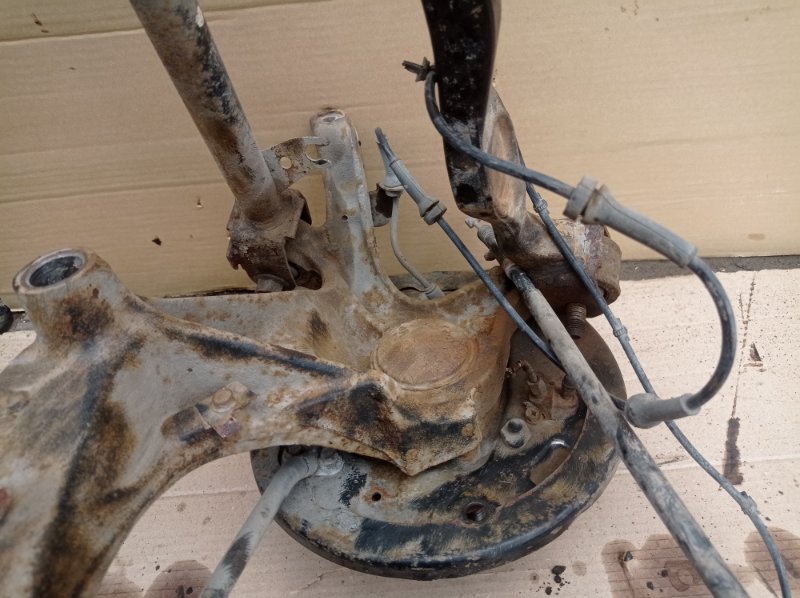 Кулак поворотный Nissan AVENIR 2000 W11