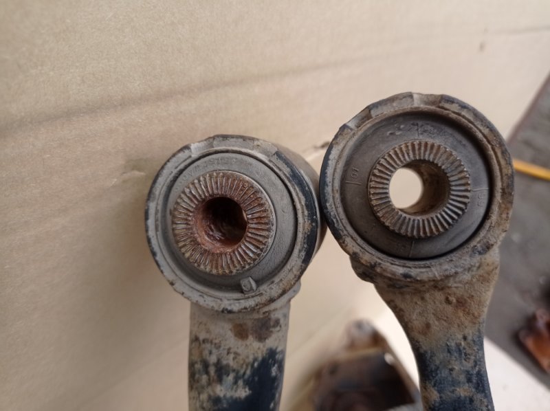 Кулак поворотный Nissan AVENIR 2000 W11