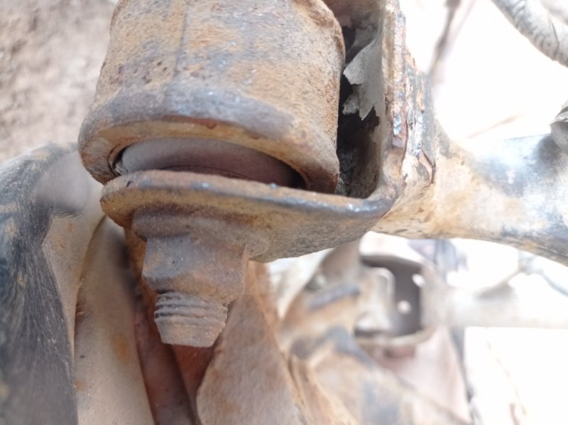 Кулак поворотный Nissan AVENIR 2000 W11