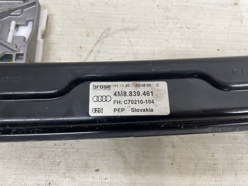 Стеклоподъемник Audi Q8 2021