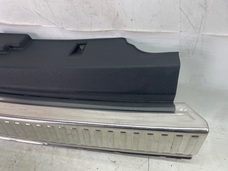 Панель замка багажника Audi Q8 2021