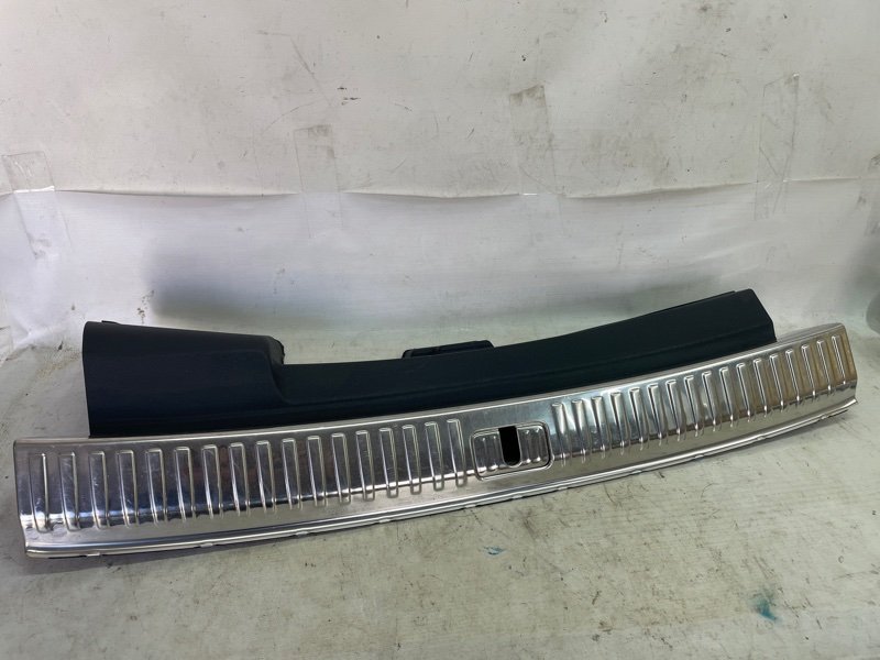 Панель замка багажника Audi Q8 2021