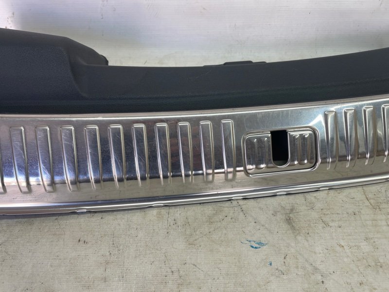 Панель замка багажника Audi Q8 2021