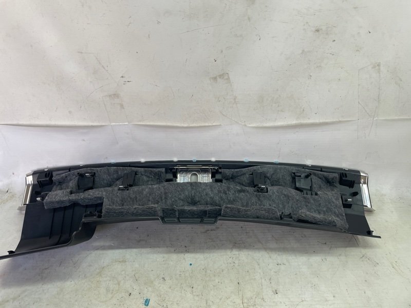 Панель замка багажника Audi Q8 2021