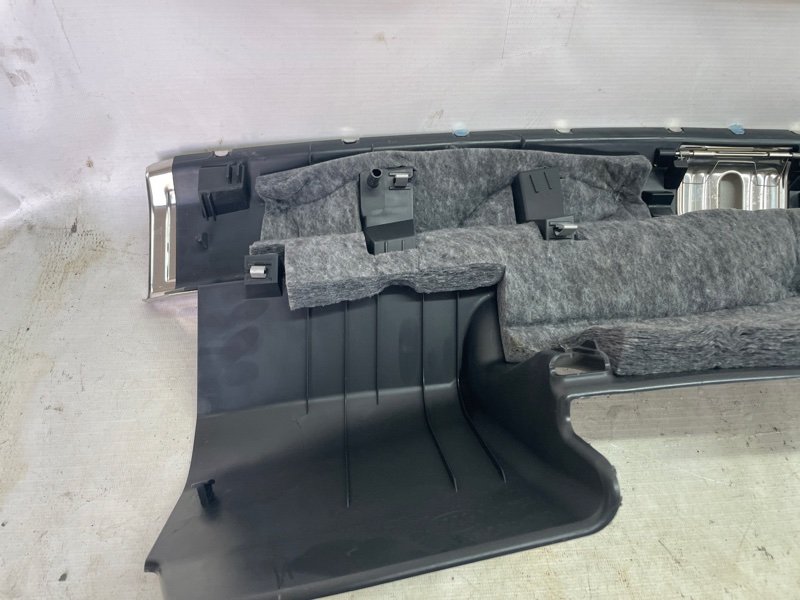 Панель замка багажника Audi Q8 2021