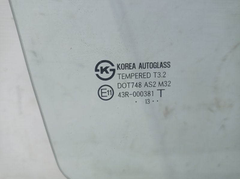 Стекло двери Hyundai Solaris 2014