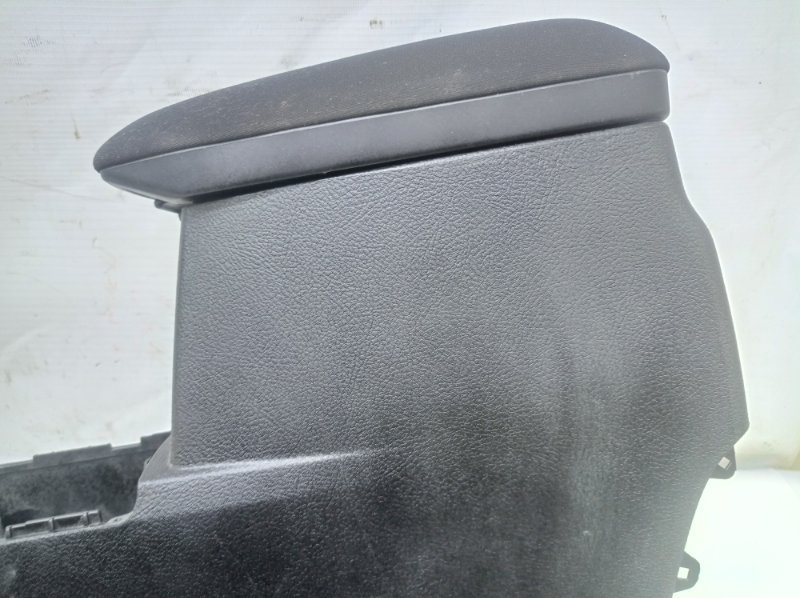 Подлокотник Toyota Corolla 2014