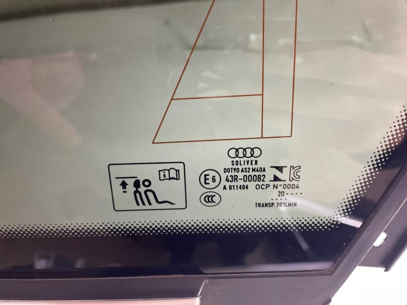Форточка Audi Q8 2021