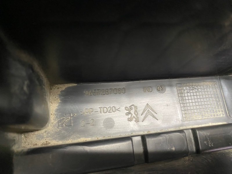 Корпус блока предохранителей Citroen C3 2006