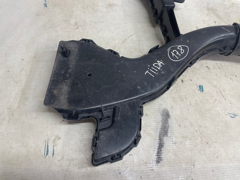 Воздухозаборник Nissan Tiida 2007