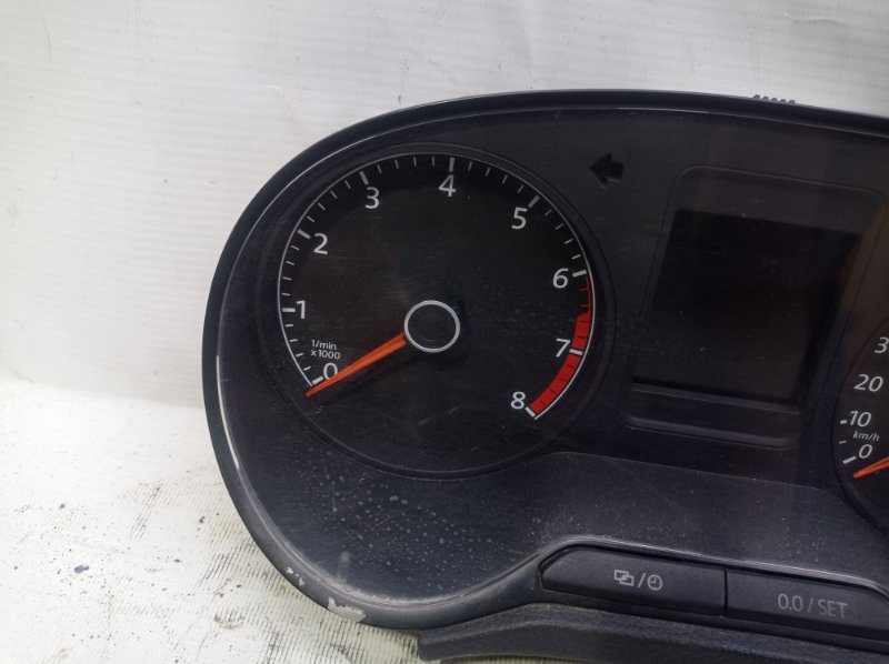 Панель приборов Volkswagen Polo 2015