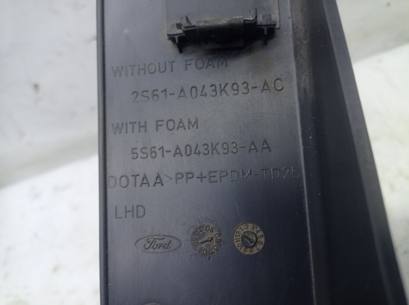 Накладка торпеды Ford Fiesta 2007