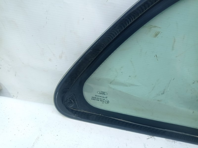 Стекло кузовное глухое Ford Fiesta 2007