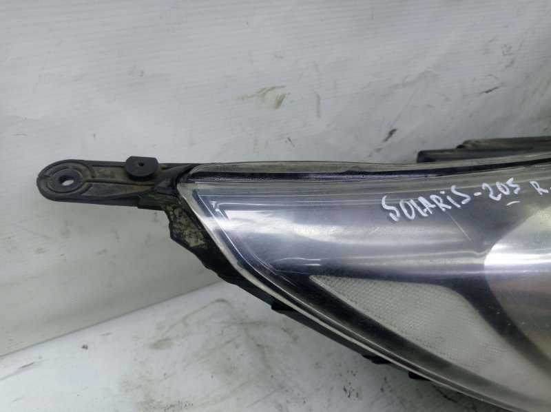Фара Hyundai Solaris 2014