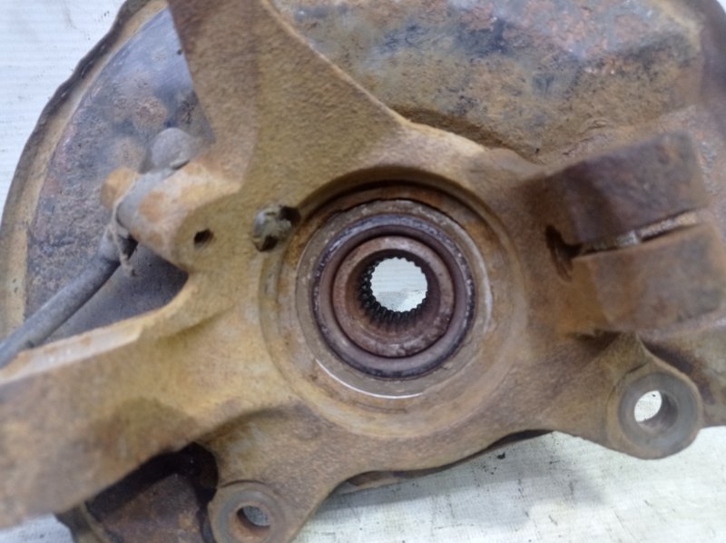 Кулак поворотный Mitsubishi LANCER CEDIA 2001