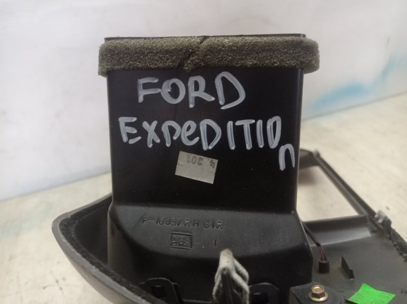 Рамка магнитолы Ford Expedition