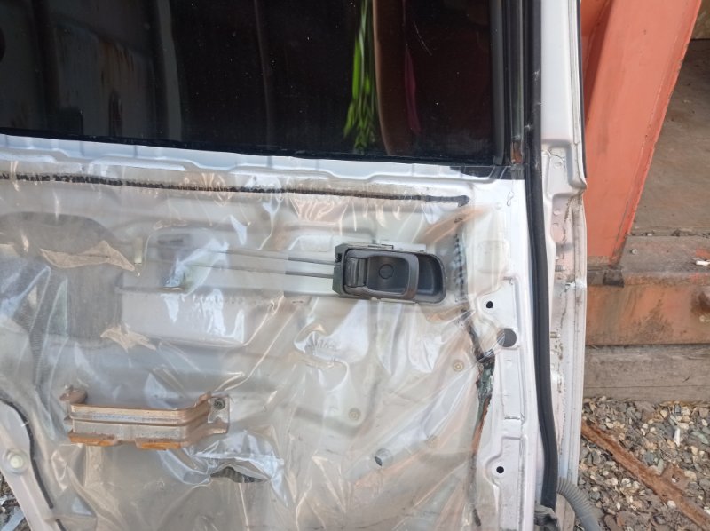Дверь Nissan AVENIR 2000 W11
