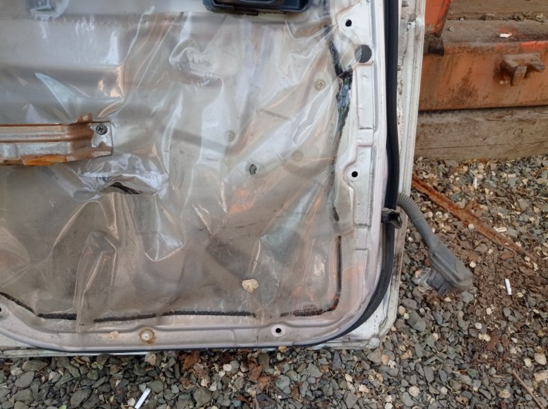 Дверь Nissan AVENIR 2000 W11