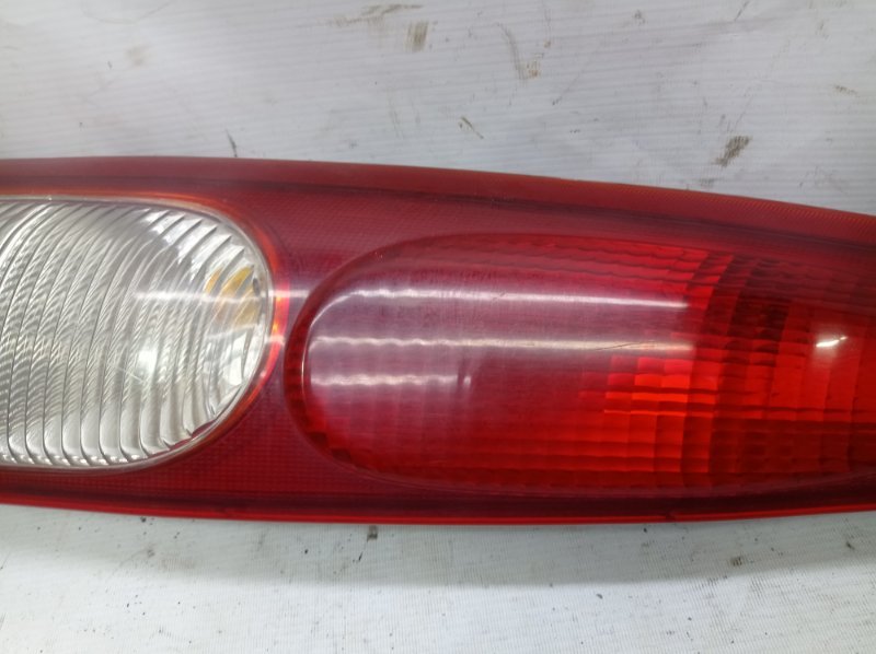 Фонарь Kia Clarus