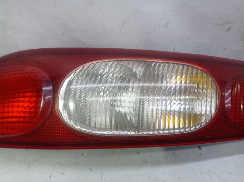 Фонарь Kia Clarus