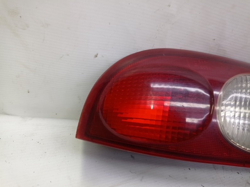 Фонарь Kia Clarus
