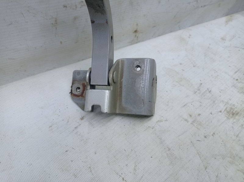 Петля багажника Mitsubishi LANCER CEDIA 2001