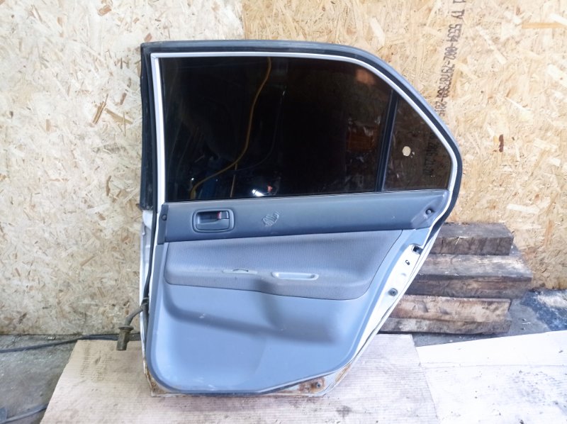 Дверь Mitsubishi LANCER CEDIA 2001