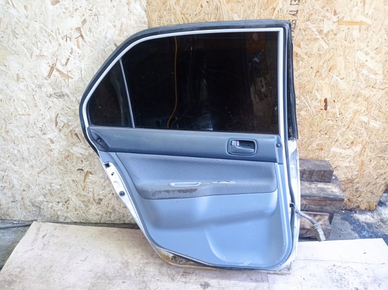 Дверь Mitsubishi LANCER CEDIA 2001