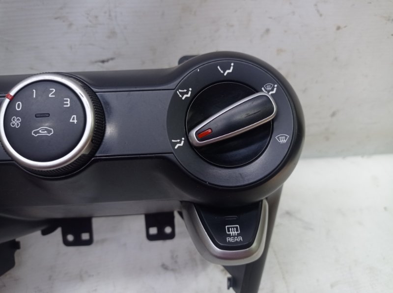 Блок управления отопителем Kia Rio 2019 FB