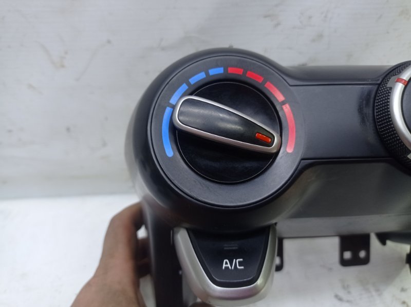 Блок управления отопителем Kia Rio 2019 FB