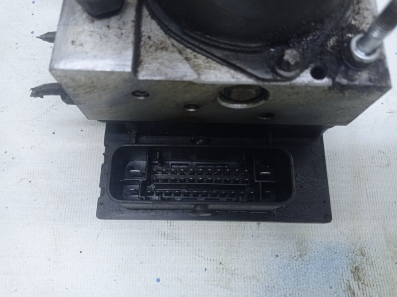 Блок ABS Hyundai Santa Fe 2011