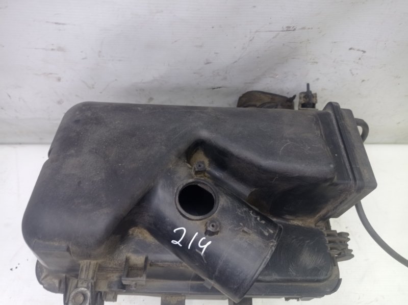 Корпус воздушного фильтра Toyota Camry 2002 XV30