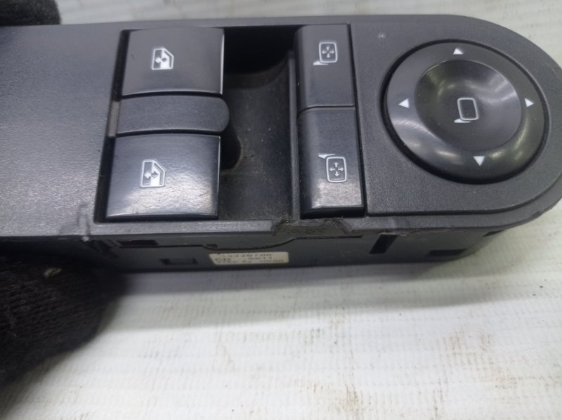 Блок управления стклоподъемниками Opel Astra H 2008