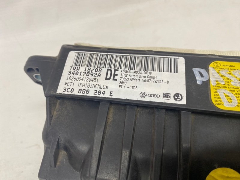 Подушка безопасности в торпедо Volkswagen Passat 2009 B6