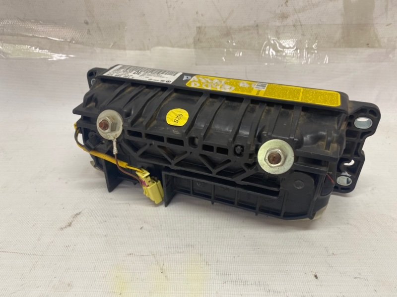 Подушка безопасности в торпедо Volkswagen Passat 2009 B6