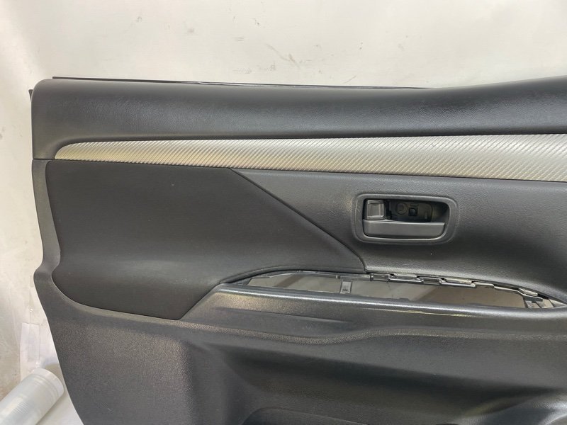 Обшивка двери Mitsubishi Outlander 2014 GF
