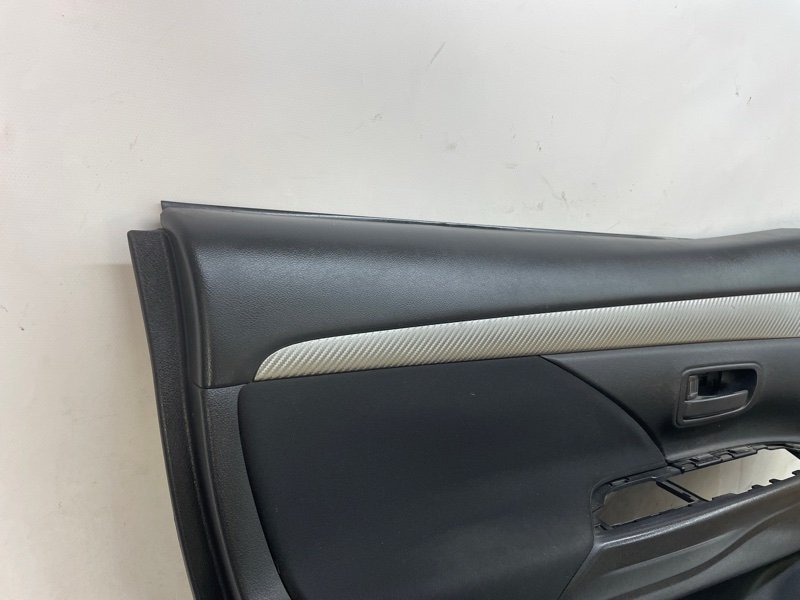 Обшивка двери Mitsubishi Outlander 2014 GF