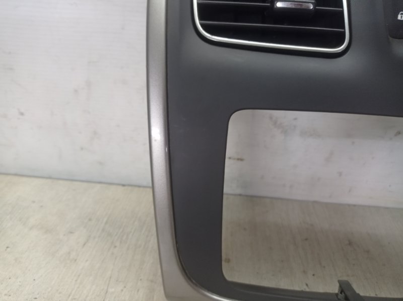 Рамка магнитолы Renault Logan 2020