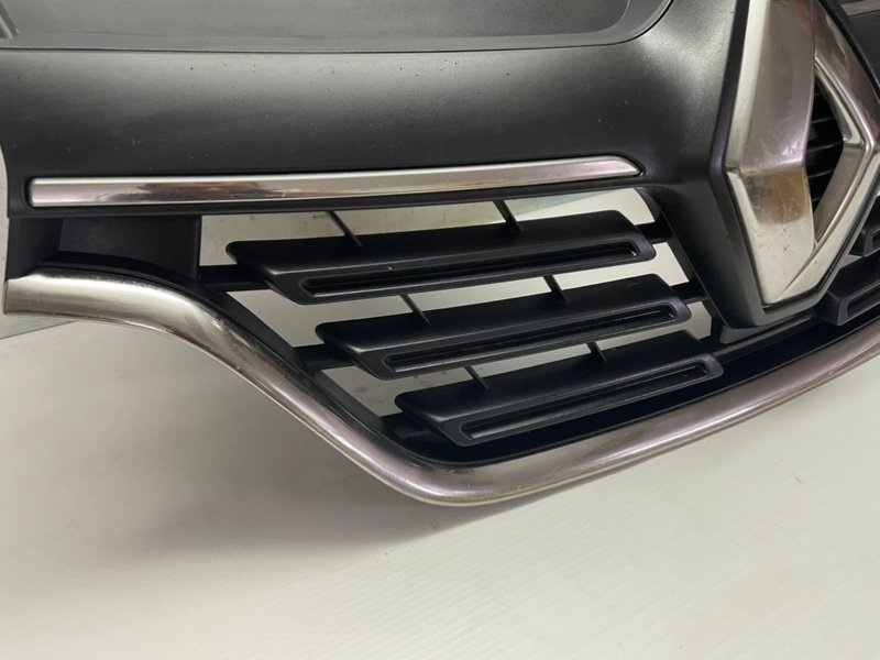 Решетка радиатора Renault Logan 2020