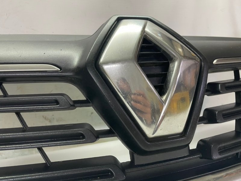 Решетка радиатора Renault Logan 2020