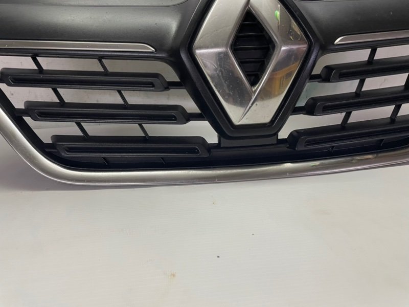 Решетка радиатора Renault Logan 2020