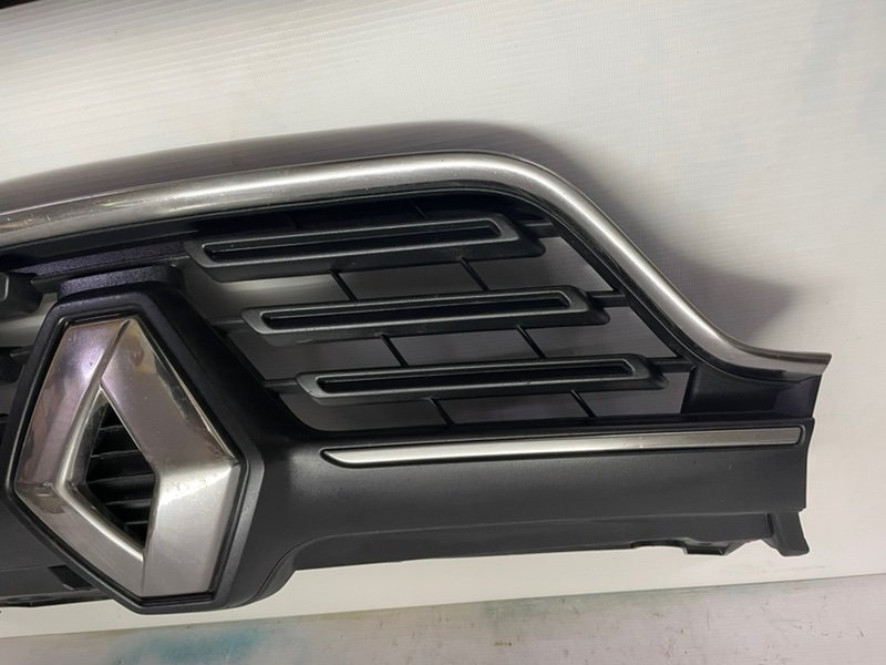 Решетка радиатора Renault Logan 2020