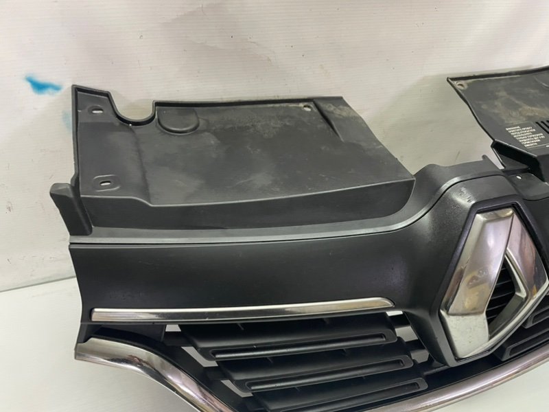 Решетка радиатора Renault Logan 2020
