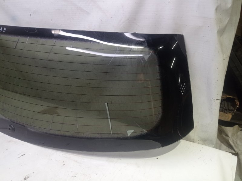 Стекло двери багажника Opel Astra H 2008